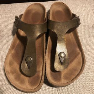 Birkenstock Gizeh in Golden Brown